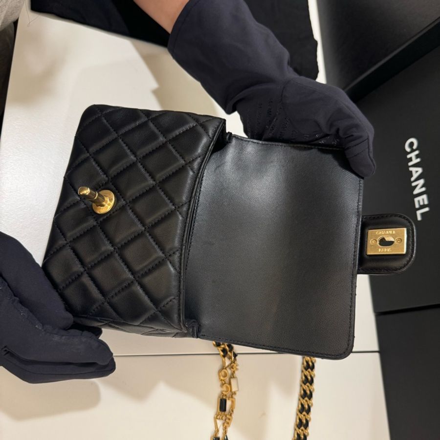 2023晶片新款Chanel 稀有cf mini黑金珐瑯口蓋包-24