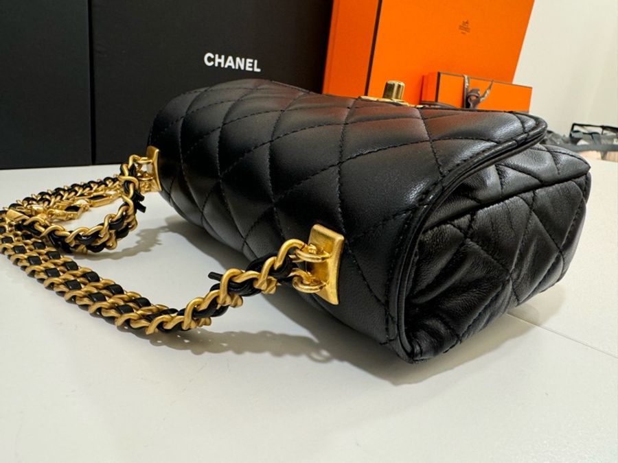 2023晶片新款Chanel 稀有cf mini黑金珐瑯口蓋包-29