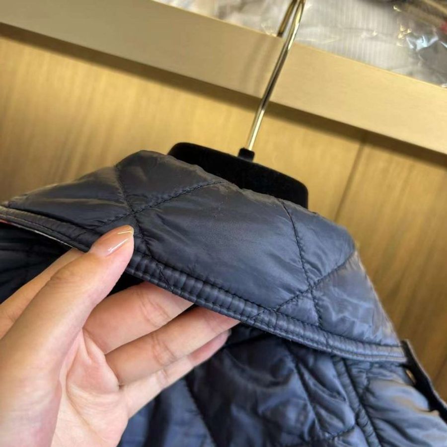 BURBERRY棉服 尺寸L 整體很新 實物藏藍色-2