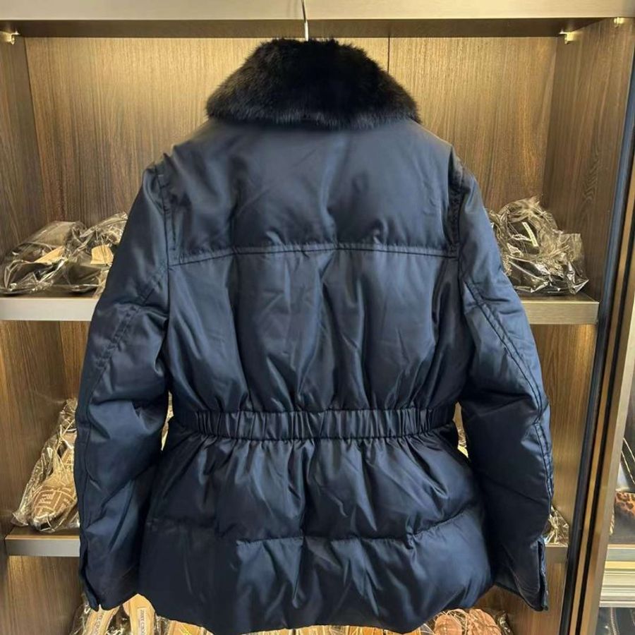 PRADA羽絨衣 原價八萬多 水貂毛領 尺寸44碼偏小 非常新 經典永不過時的款-1
