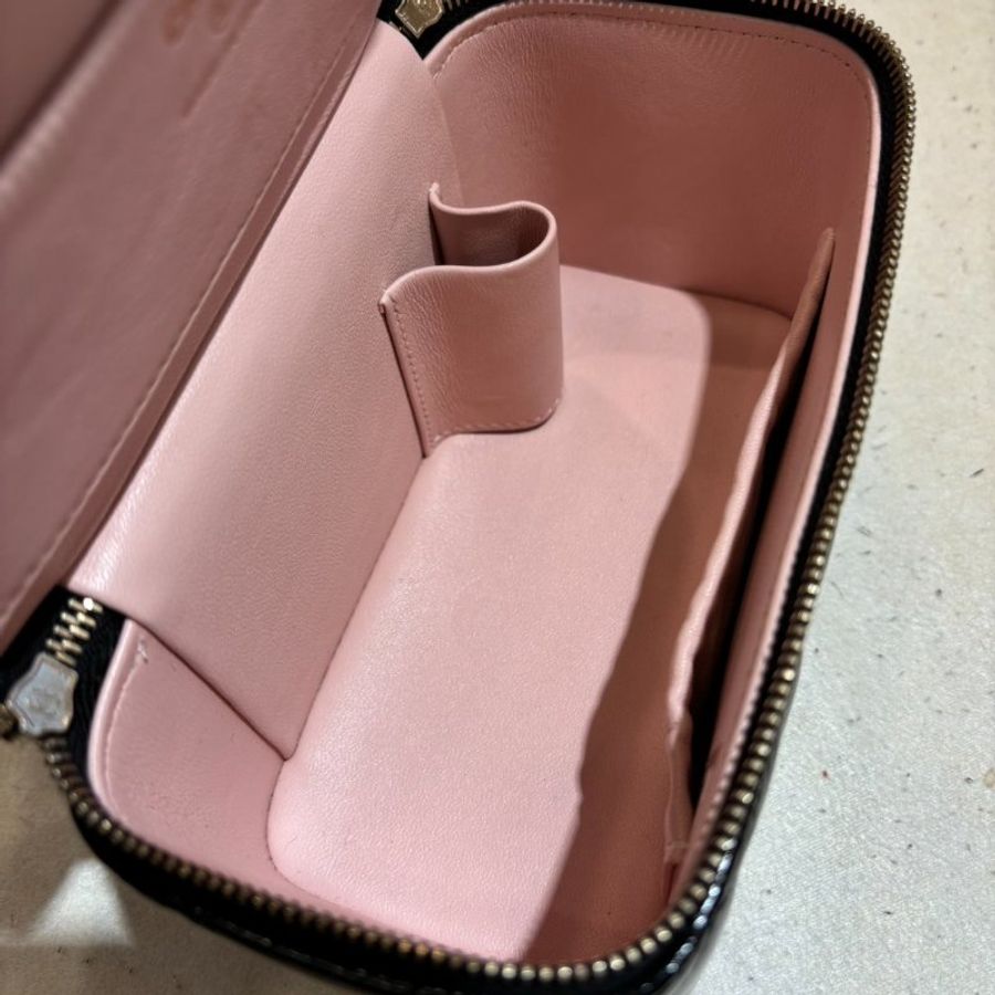 CHANEL黑色油蠟牛皮金釦雙層化妝箱兩用包-4