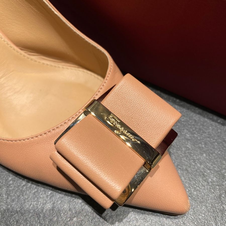 Ferragamo 細跟鞋包頭涼鞋奶茶色尖頭鞋扁型蝴蝶結-1