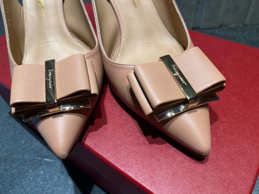 Ferragamo 細跟鞋包頭涼鞋奶茶色尖頭鞋扁型蝴蝶結-3