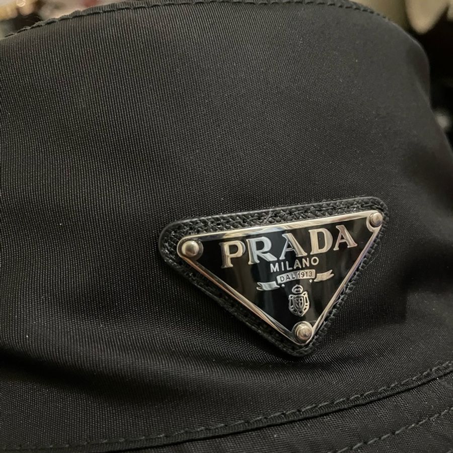 prada尼龍漁夫帽-1