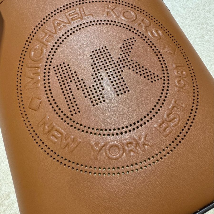 Michael Kors AIDY皮革拼接帆布縮口小款水桶包（咖啡色）-6