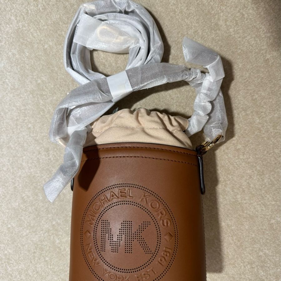 Michael Kors AIDY皮革拼接帆布縮口小款水桶包（咖啡色）-14