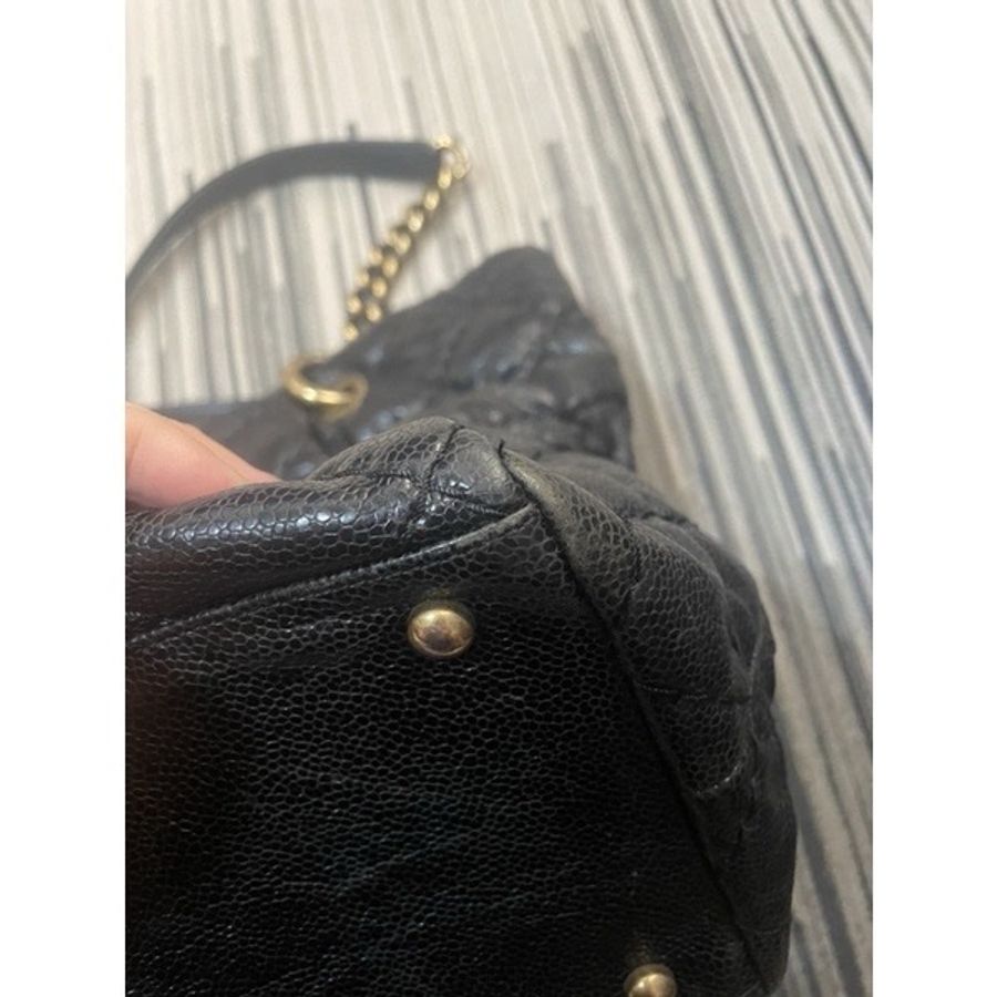 Chanel 魚子醬仿舊金色logo黑色拖特包-5