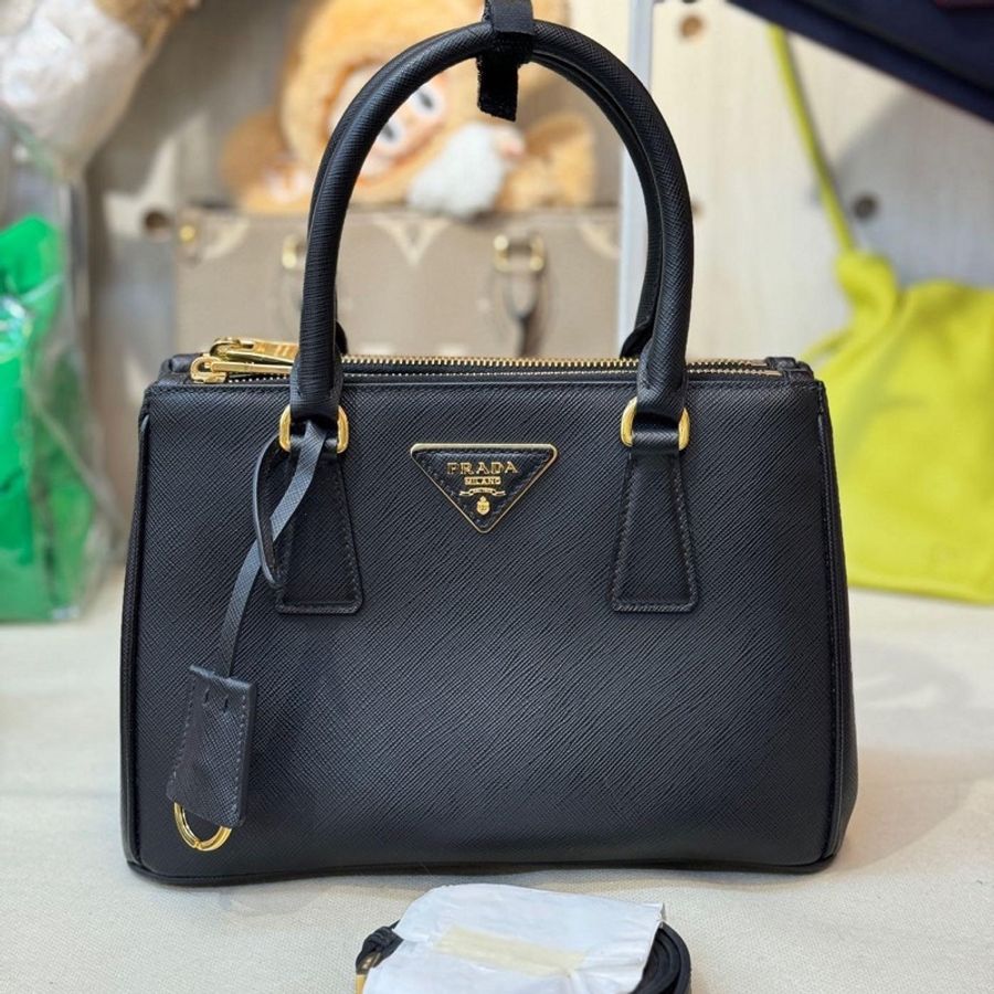PRADA 黑色 防刮牛皮 手提包 側背包 殺手包 斜背包 galleria saffiano 小號 閒置品未使用 目前櫃上售價140000 割愛39800買到賺到 🤎附保卡、背帶-3