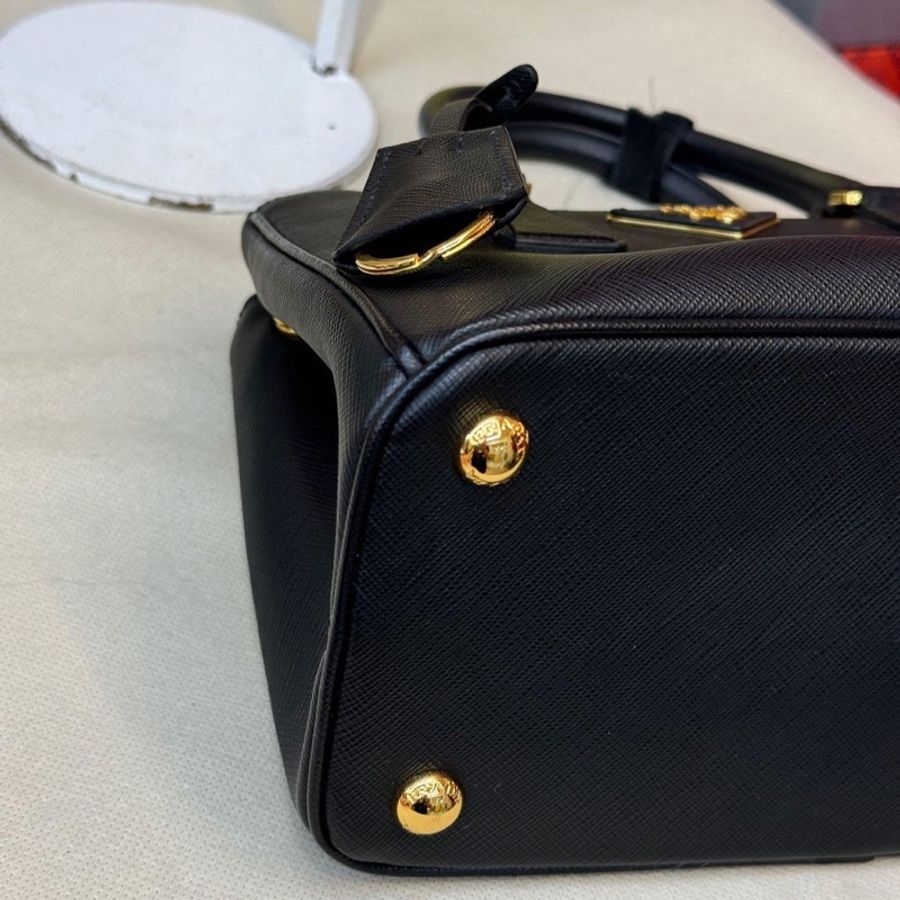 PRADA 黑色 防刮牛皮 手提包 側背包 殺手包 斜背包 galleria saffiano 小號 閒置品未使用 目前櫃上售價140000 割愛39800買到賺到 🤎附保卡、背帶-6