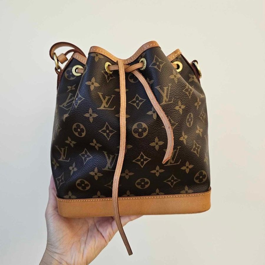 🎀👜曼蒂二手精品👜🎀Louis Vuitton LV M40817 NOE BB 水桶包 老花抽繩水桶包 斜挎包 單肩包-0
