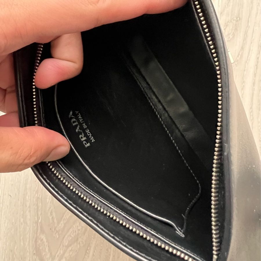 PRADA 黑色 全皮革 Sidonie 系列 背包 斜背包 側背包 超時髦 男女同款 買五萬 割愛21800 只用過一次 9新 閒置 要買-8