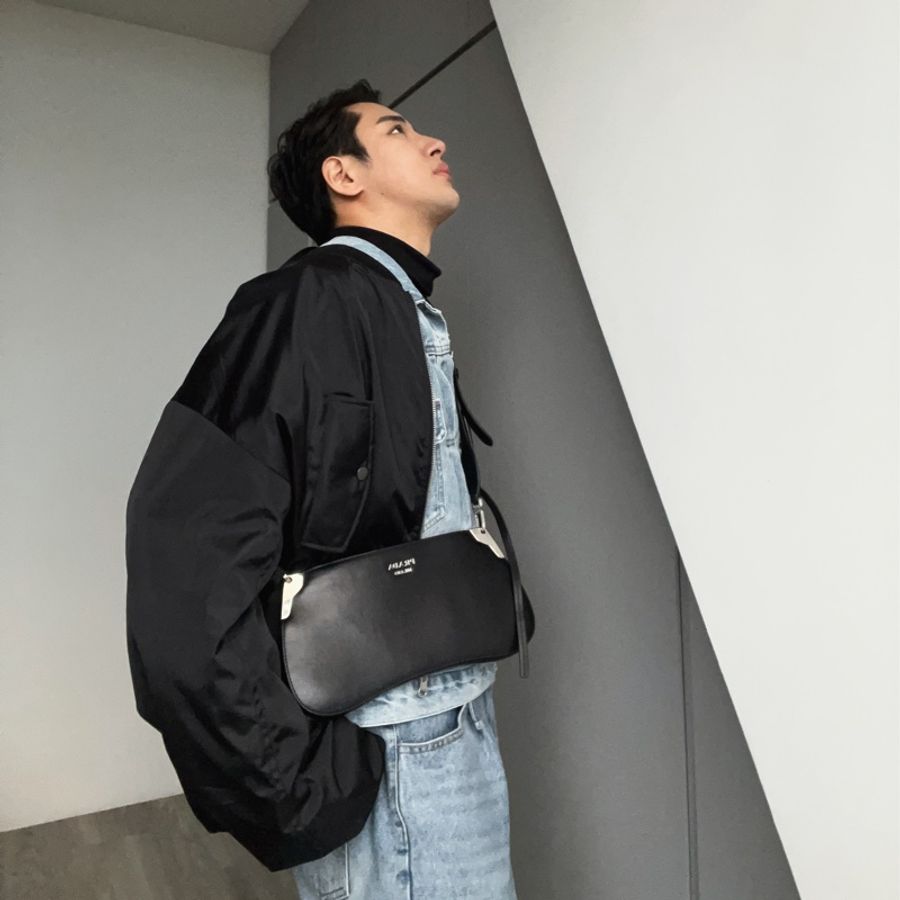 PRADA 黑色 全皮革 Sidonie 系列 背包 斜背包 側背包 超時髦 男女同款 買五萬 割愛21800 只用過一次 9新 閒置 要買-1