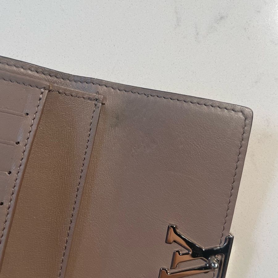 Louis Vuitton Capucines 小型錢包-9