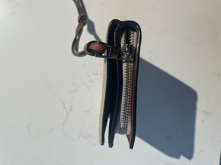 LOEWE 羅威 經典徽章洞洞烙印小牛皮雙面零錢短夾-7