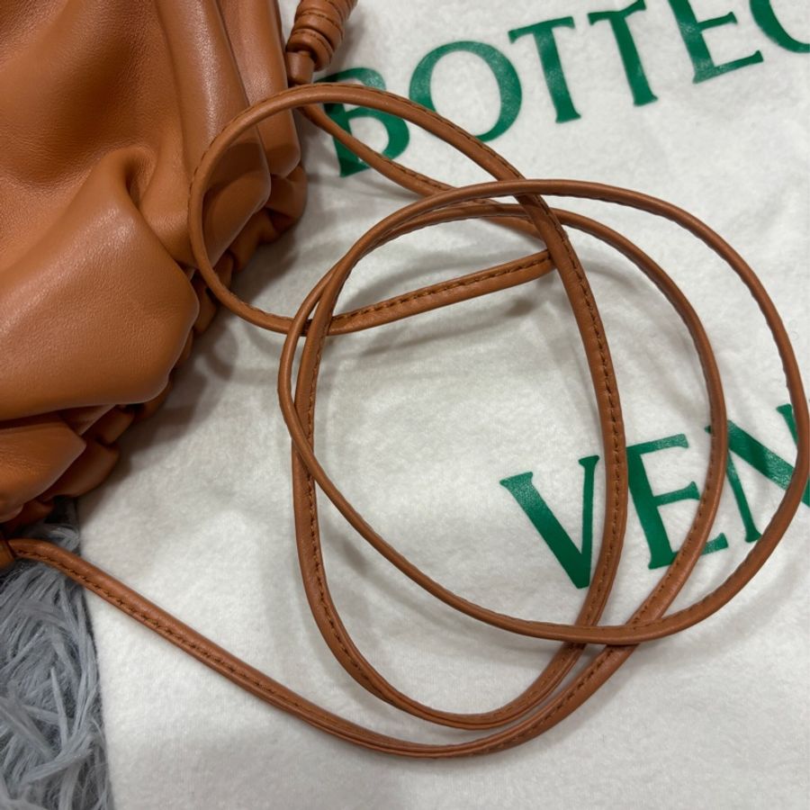 【BOTTEGA VENETA】BV mini pouch 迷你雲朵包挑戰賣場最低價-9