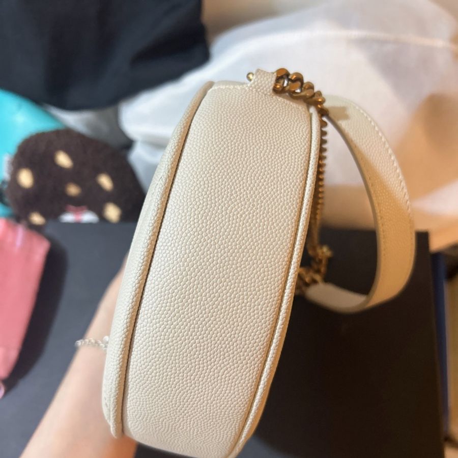 YSL Saint Laurent VINYLE V衍縫壓紋牛皮鍊帶圓形相機包-2