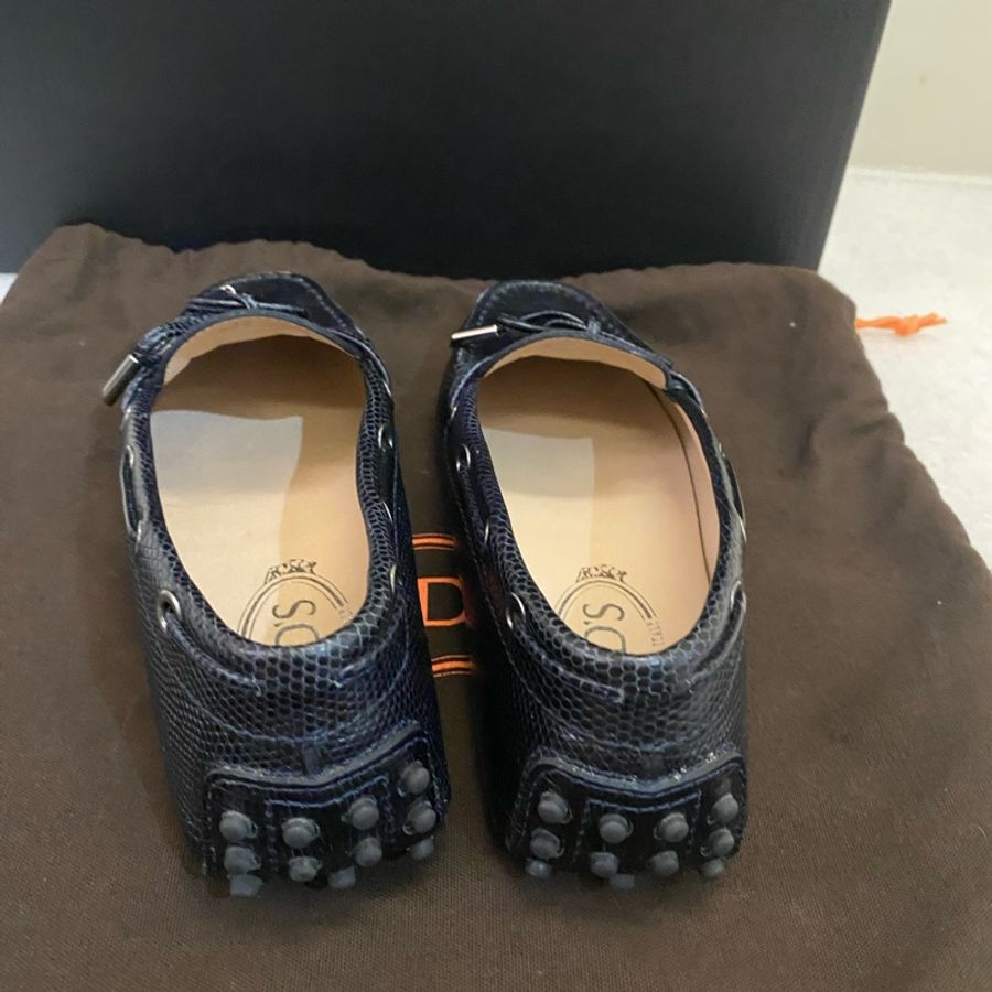 Tod’s豆豆鞋深藍近黑色-1