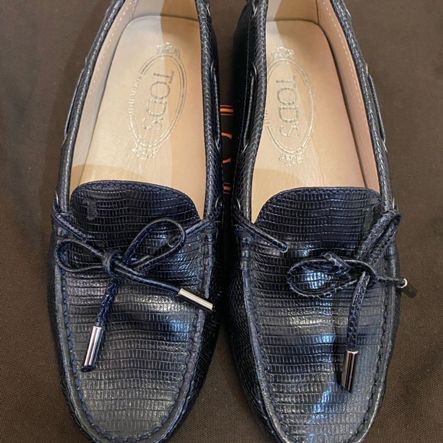 Tod’s豆豆鞋深藍近黑色-11