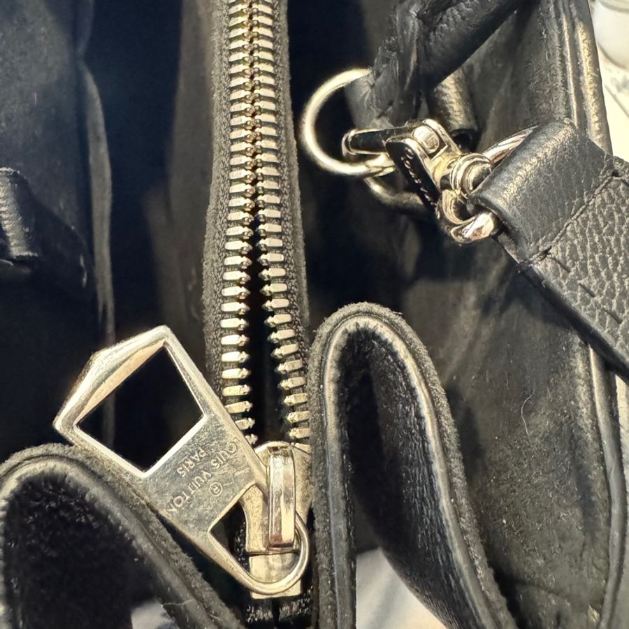 LV TWIST TOTE系列EPI水波紋牛皮雙層手提/肩背包(黑色)-14
