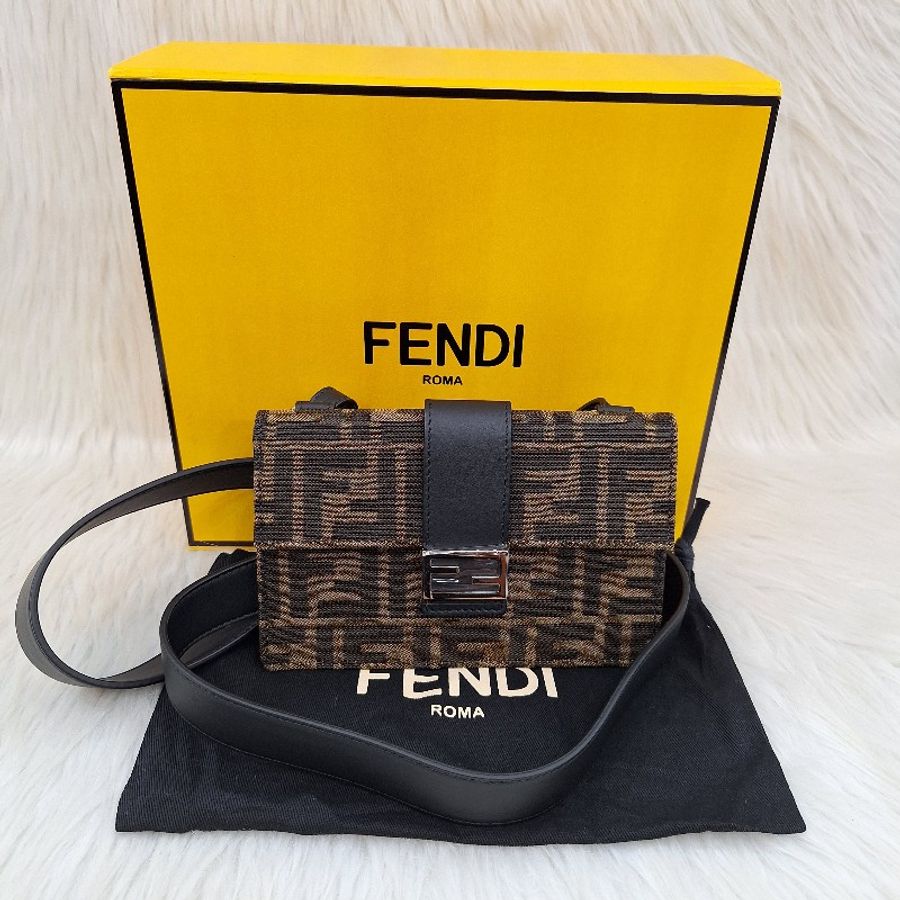 FENDI MINI Baguette 緹花迷你法棍 斜背包小廢包腰包胸口包-1