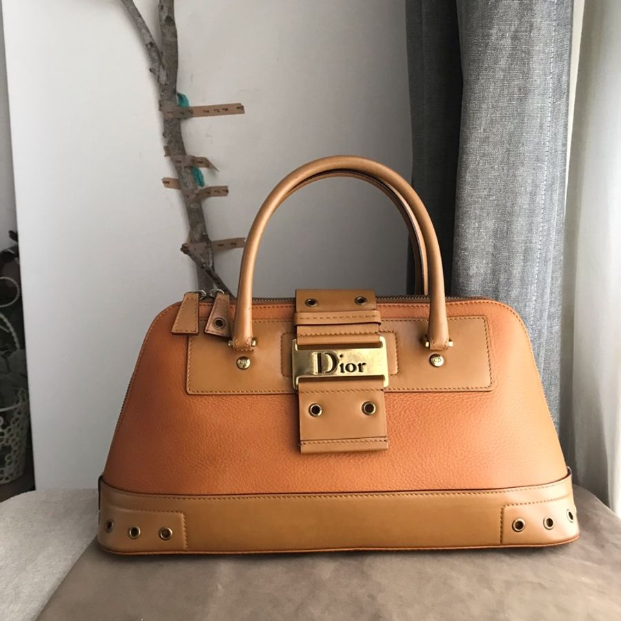🍎優惠中🍎Dior⭐️ Dior punk包/Christian Dior Oblique貝殼包/保齡球包🪢正品🪢況好🪢手拿/手提/自➕肩Dior 貝殼包/保齡球包/手提包🪢正品🪢況好🪢手拿/手提/自➕肩帶🉑️肩背/側背/斜背🪢美拉德色🪢 🉑️肩背/側背/斜背🪢美拉德色🪢-0