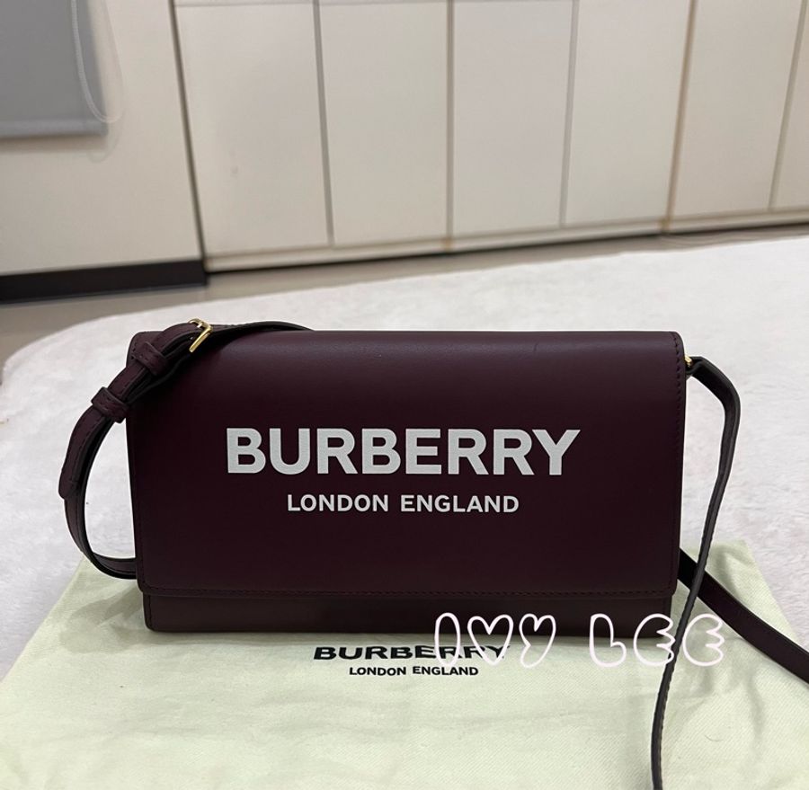BURBERRY Hazelmere白字LOGO牛皮12卡釦式 酒紅 斜背包 肩背包 woc 二手精品-0