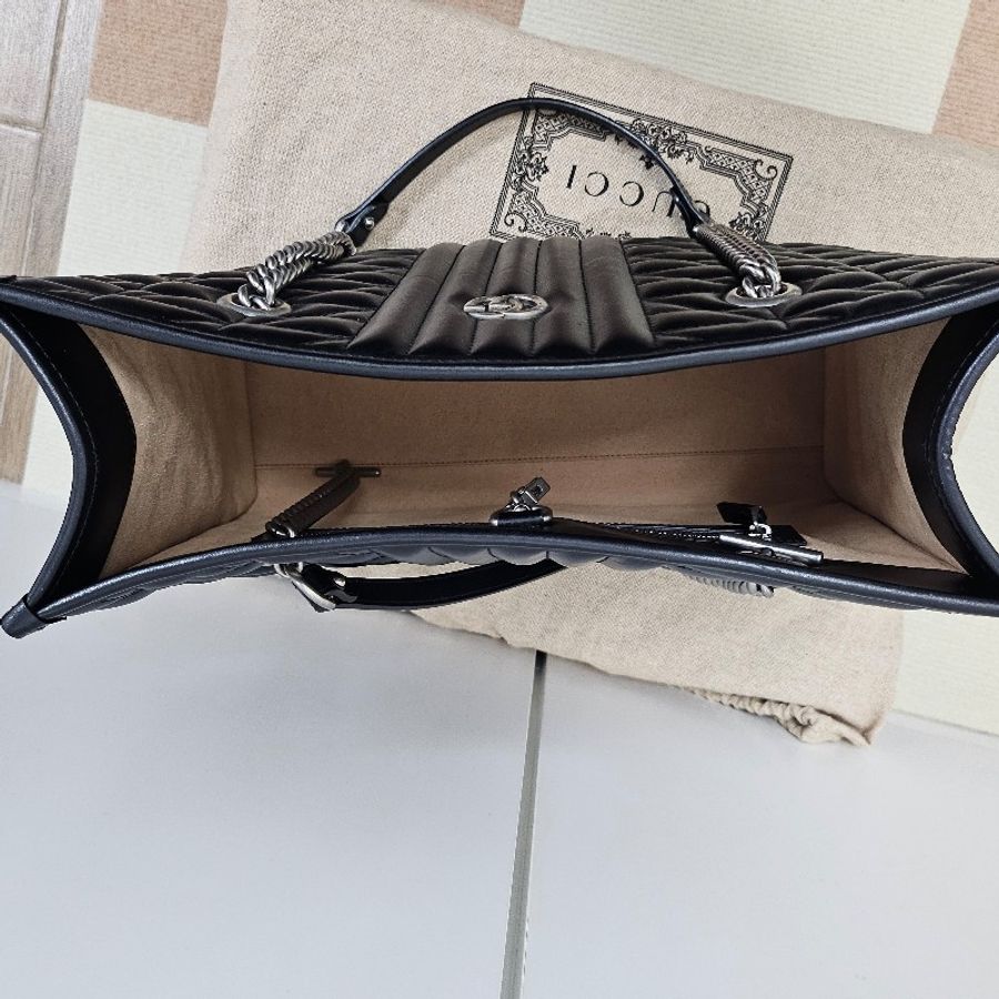 Gucci GG Marmont 銀Logo絎縫肩背包-25