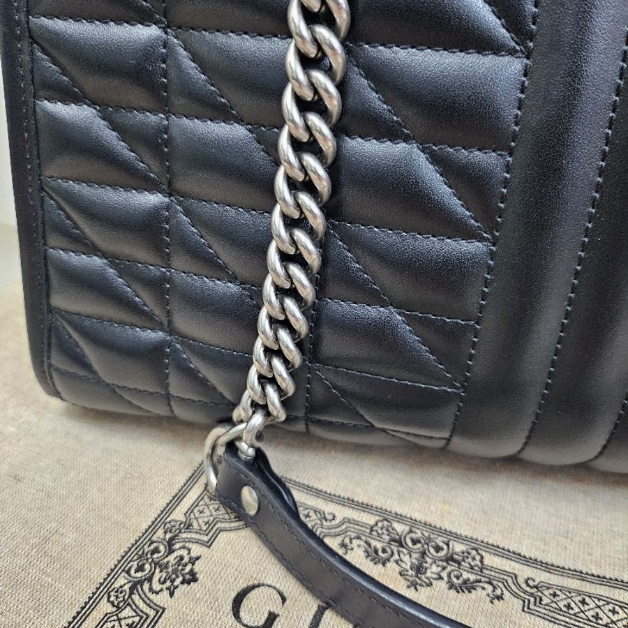 Gucci GG Marmont 銀Logo絎縫肩背包-34