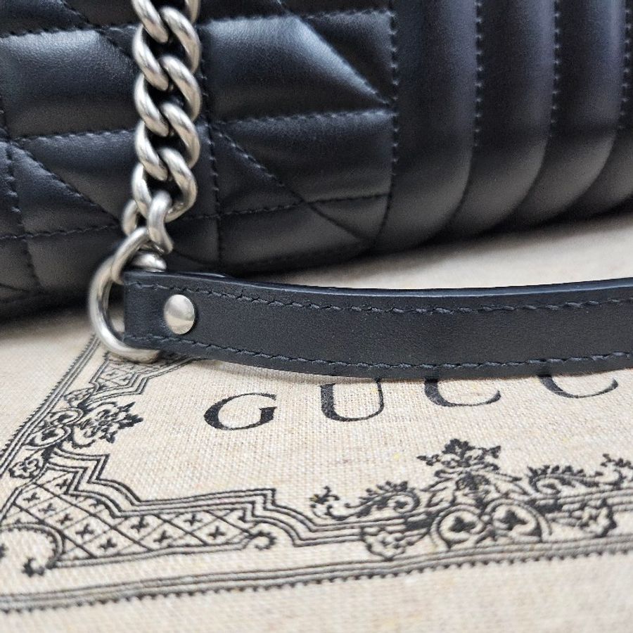 Gucci GG Marmont 銀Logo絎縫肩背包-35