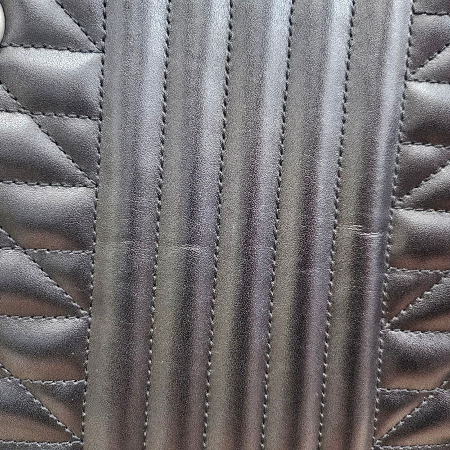 Gucci GG Marmont 銀Logo絎縫肩背包-53