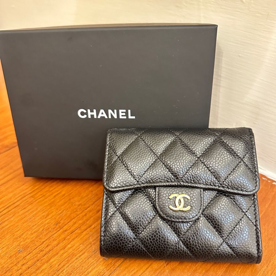 CHANEL 黑荔枝金雙C釦式三折短夾-0