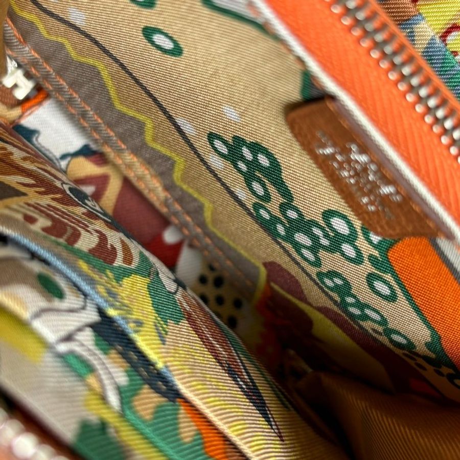 ::HERMES:: Silk In 棕色絲巾短夾 內裡狗狗動物花紋-2