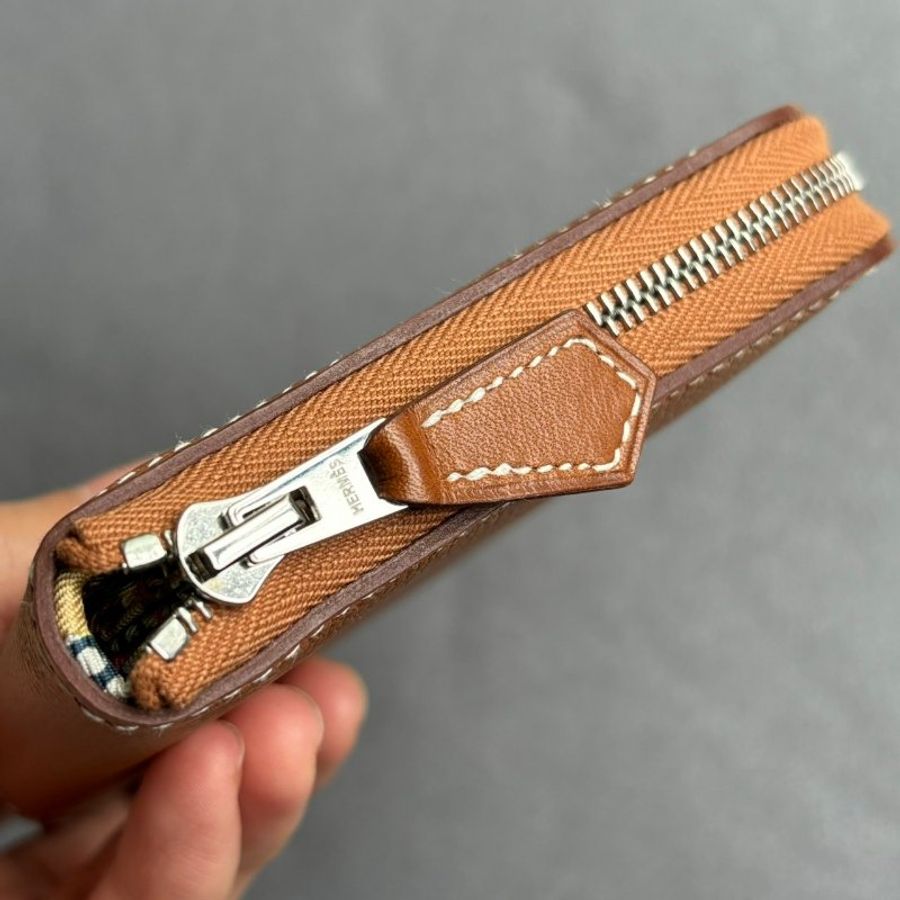 ::HERMES:: Silk In 棕色絲巾短夾 內裡狗狗動物花紋-6