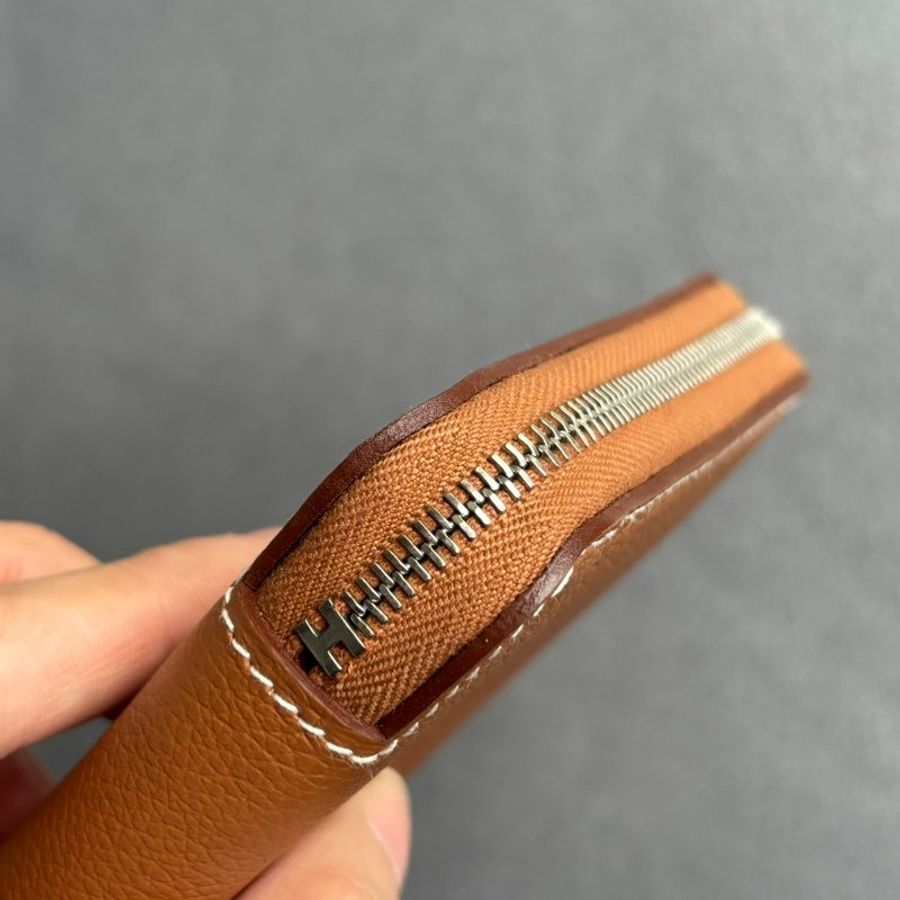 ::HERMES:: Silk In 棕色絲巾短夾 內裡狗狗動物花紋-7