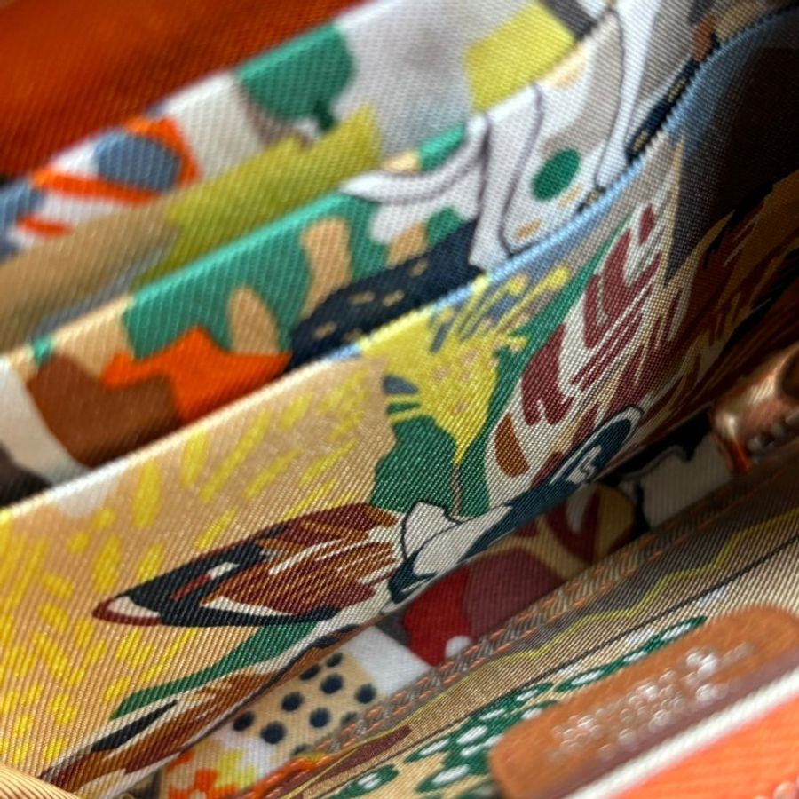 ::HERMES:: Silk In 棕色絲巾短夾 內裡狗狗動物花紋-13