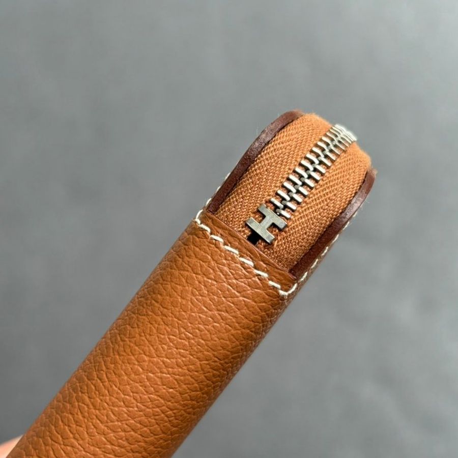 ::HERMES:: Silk In 棕色絲巾短夾 內裡狗狗動物花紋-15