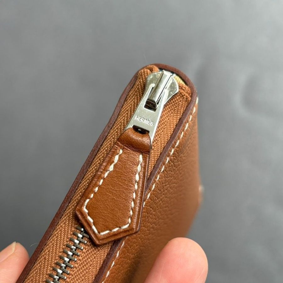 ::HERMES:: Silk In 棕色絲巾短夾 內裡狗狗動物花紋-16