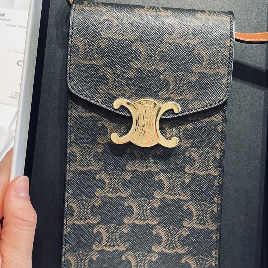 CELINE TRIOMPHE帆布凱旋門LOGO金釦手機包-10