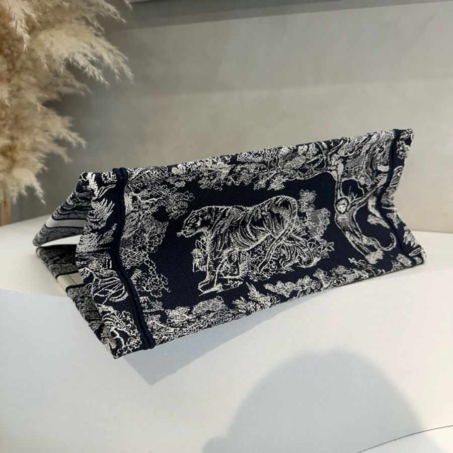 Dior 刺繡動物園tote-1