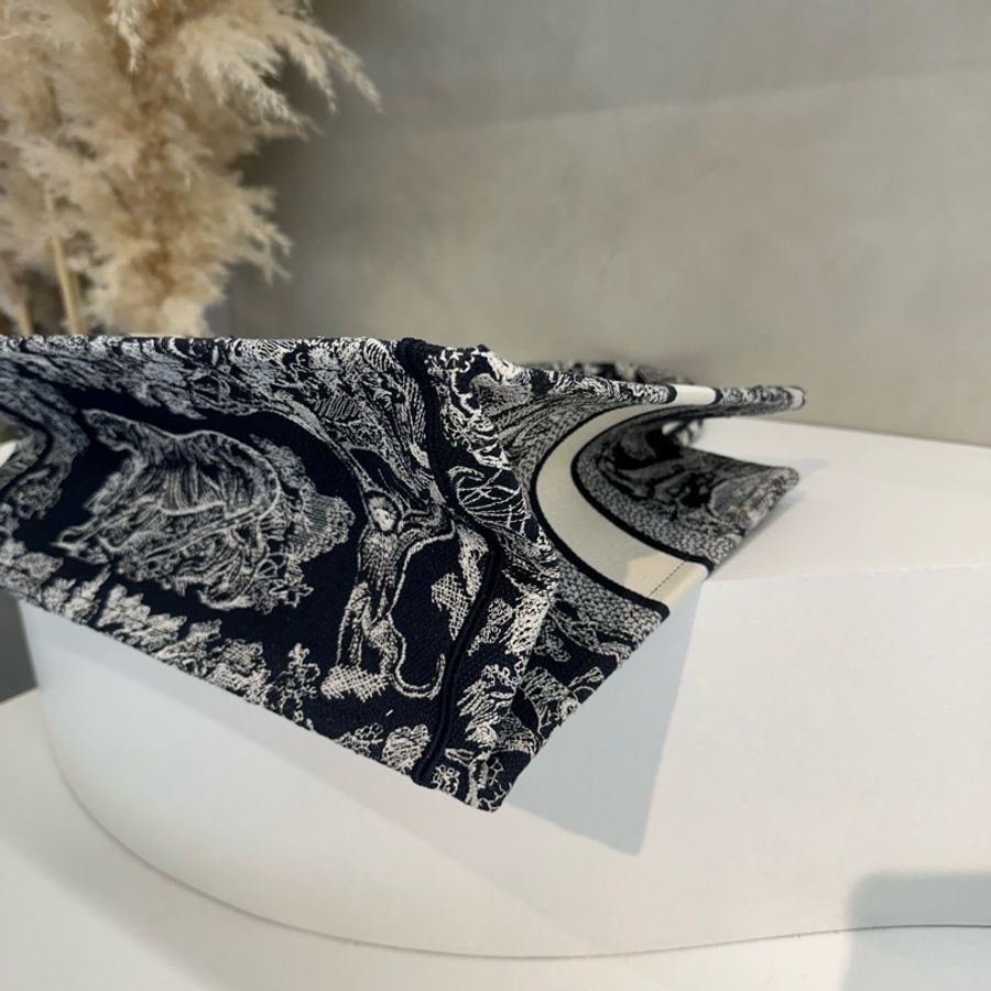 Dior 刺繡動物園tote-2
