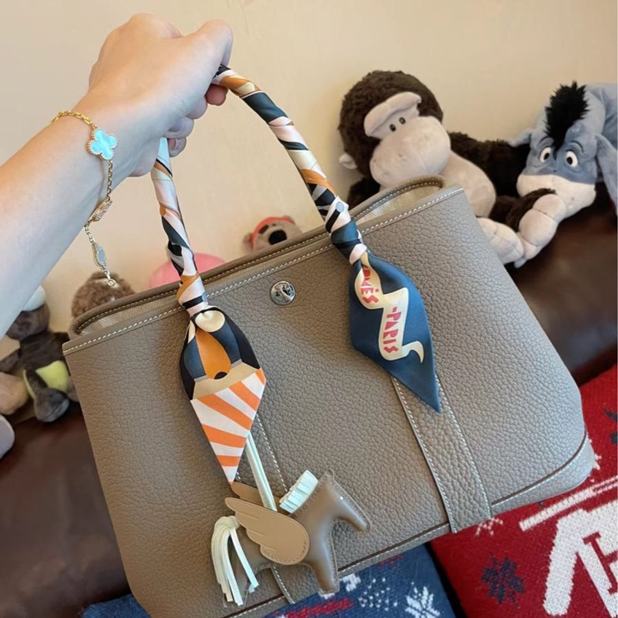 全新全配 一對 2024 愛馬仕 Hermes Parade en Fanfare Twilly 盛大遊行 絲巾 兩條一組 大象灰-1