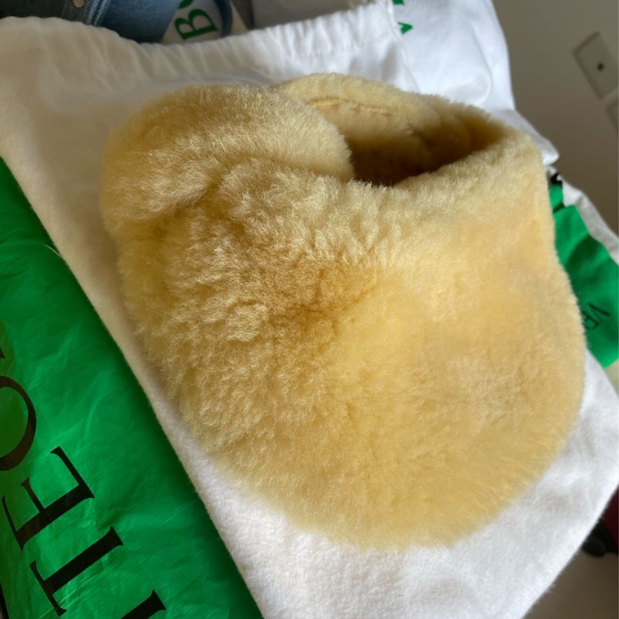 Bottega Veneta 泰迪熊 mini shearling Jodie knotted tote BV mini jodie-1