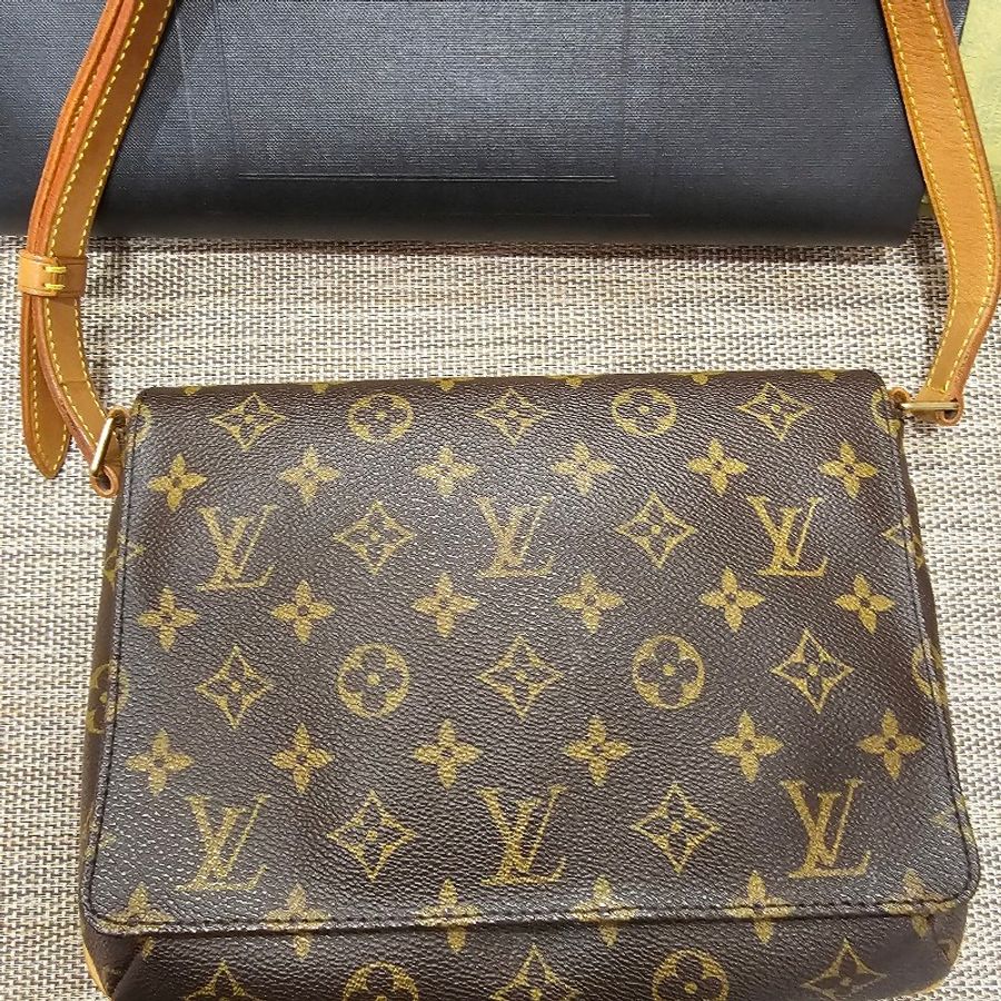 LV 肩背包-27