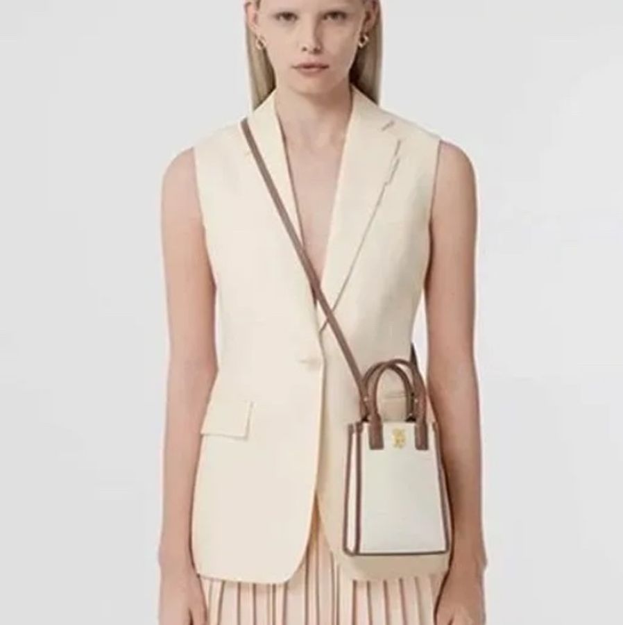 Burberry 迷你托特琴譜包-2