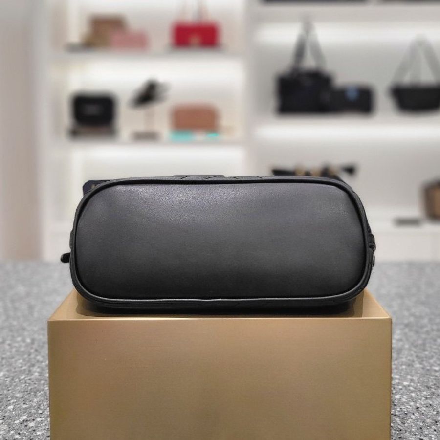 Gucci 739166 GG Marmont 绗缝肩背水餃包 黑色《2024季度★全新商品 》-6