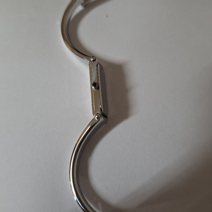 Gucci 1500L 美鑽粉色經典Logo手環錶-9