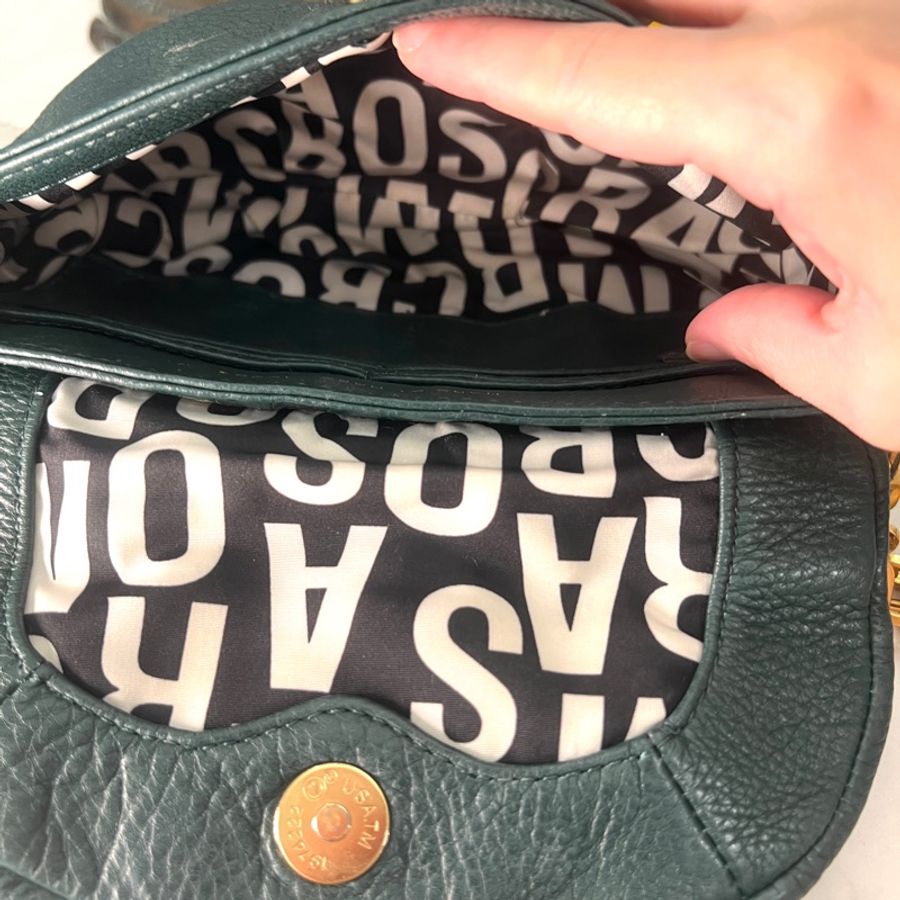 Marc Jacobs 復古銅牌鋼印綠肩背 / 斜跨包-8