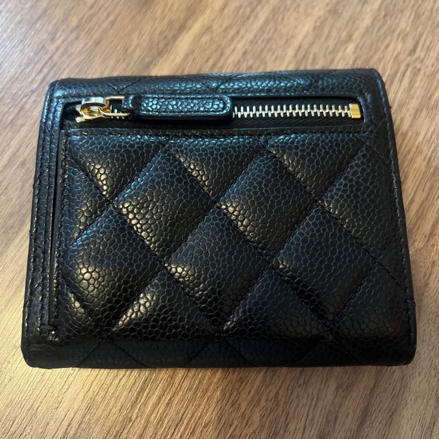 Chanel 經典Class Flap黑色魚子醬皮細號垂蓋銀包-9