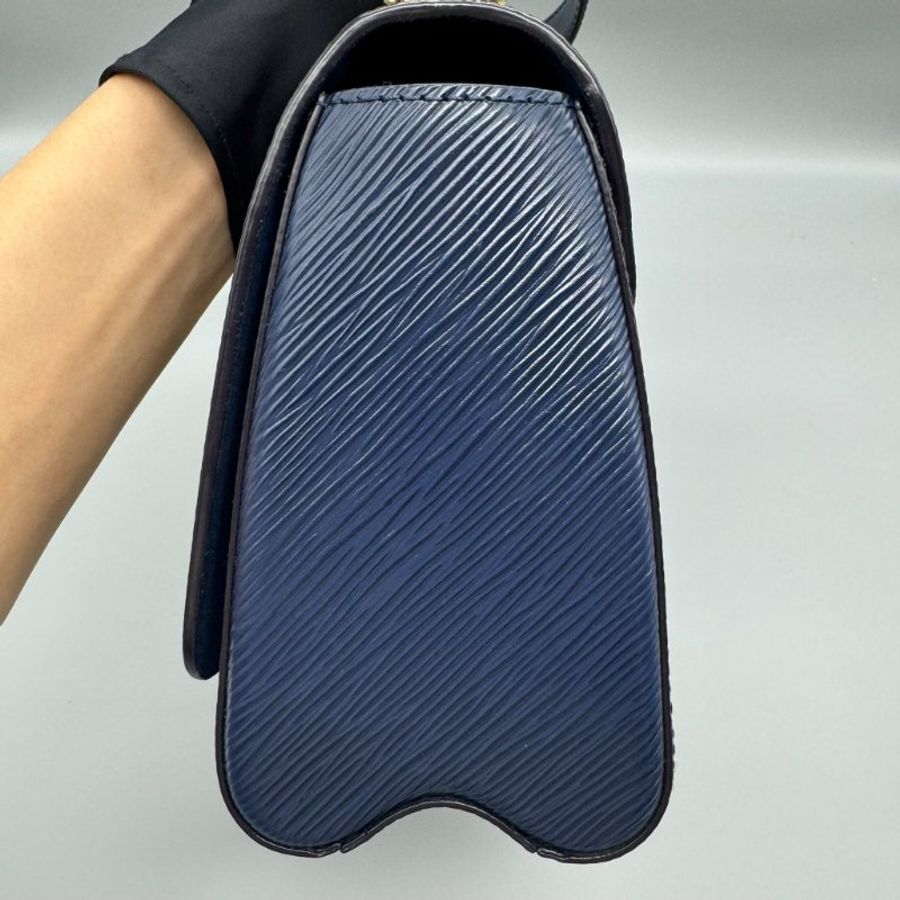 LV TWIST 藍金鏈條包-10