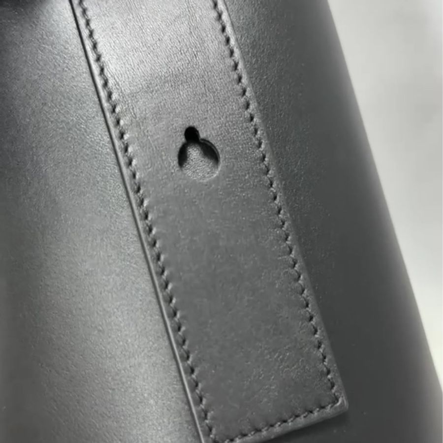Loewe mini pebble 水桶包-9